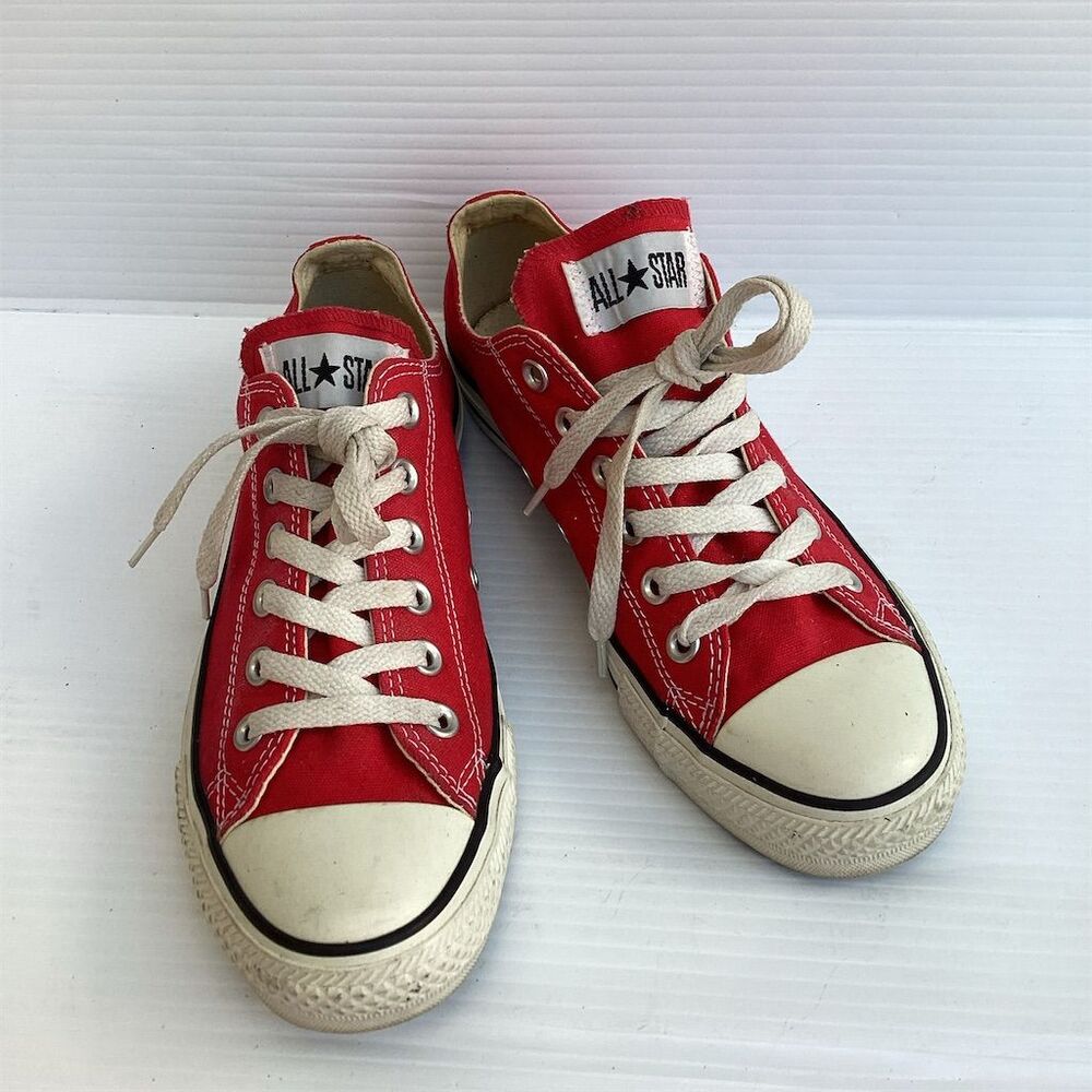 Converse Chuck Taylor‎ All Star Low Top Red Sneakers Unisex Size 8/10 - Picture 1 of 7